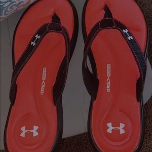 women’s size 9 memory foam under armour flip flops